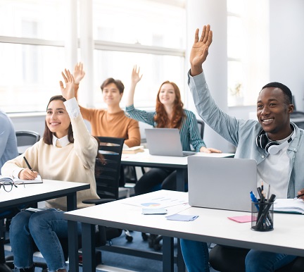 ¿Qué estudios puedo cursar en España y a qué trabajos acceder sin formación?