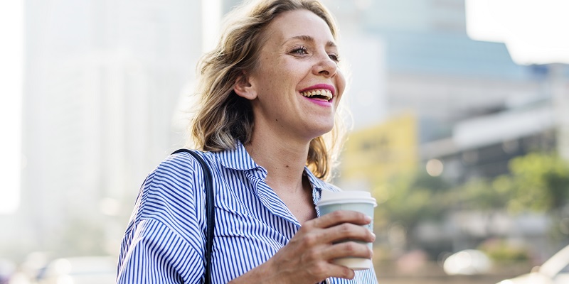 Si sales del trabajo para fumar o tomar un café, ahora tendrás que fichar