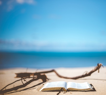 7 lecturas que puedes llevarte en la maleta este verano de 2022