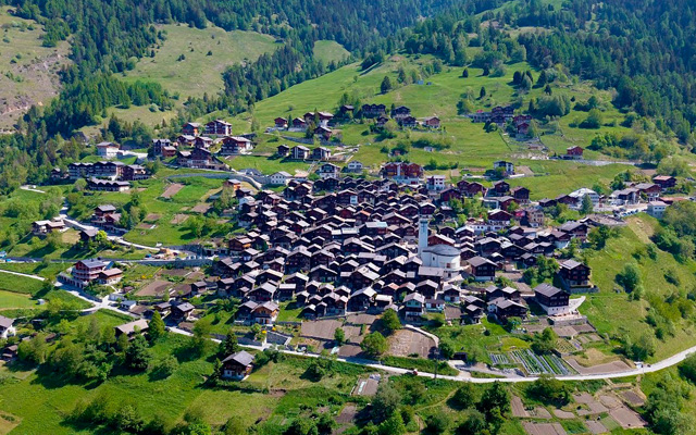 te pagan por vivir en los alpes suizos