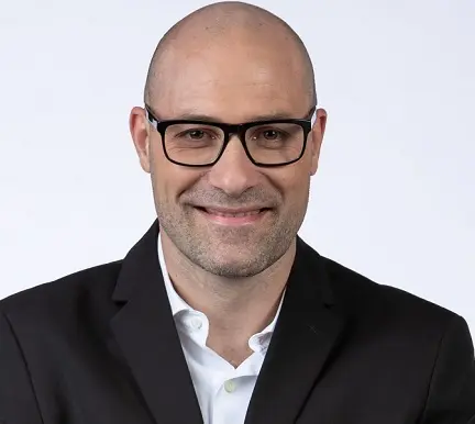 Miguel Ángel Román busca un editor o editora de vídeo
