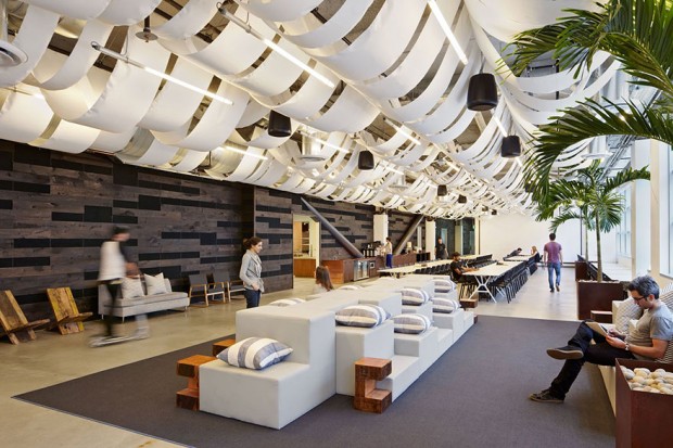 Dropbox y sus oficinas modernas con espacios ámplios